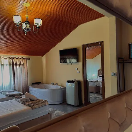 Wood House Pensjonat Bajram Curri